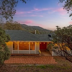 Cherry Cottage by Yosemite w/ Game Room & Hot Tub