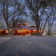 Willow Creek Trailhead Cabin | Hot tub | Game Room