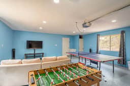 Cherry Cottage by Yosemite w/ Game Room & Hot Tub - Image 5