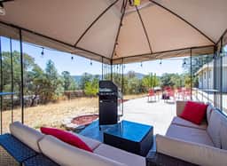 Cherry Cottage by Yosemite w/ Game Room & Hot Tub - Image 4