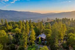 Victorian Villa by Bass Lake, 20 min to Yosemite - Image 2