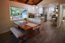 Lakeside Retreat at Cedar Valley, 11 minutes from South Entrance - Image 4