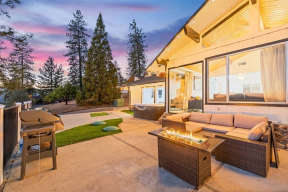 Yosemite Garden View Getaway, Hot Tub, Pool Table - Image 1