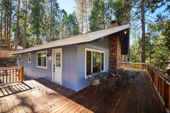 Lakeside Retreat at Cedar Valley, 11 minutes from South Entrance - Image 1