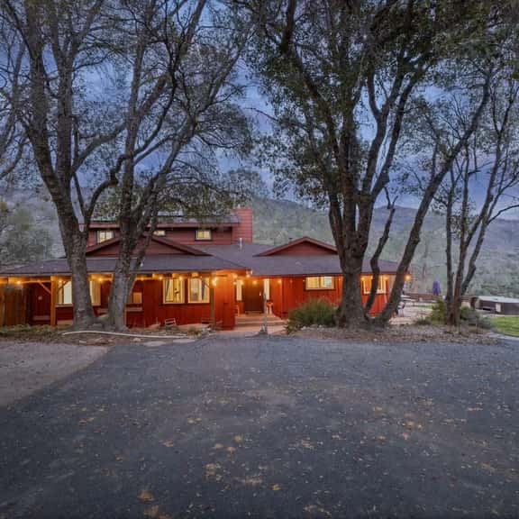 Willow Creek Trailhead Cabin | Hot tub | Game Room - Image 1