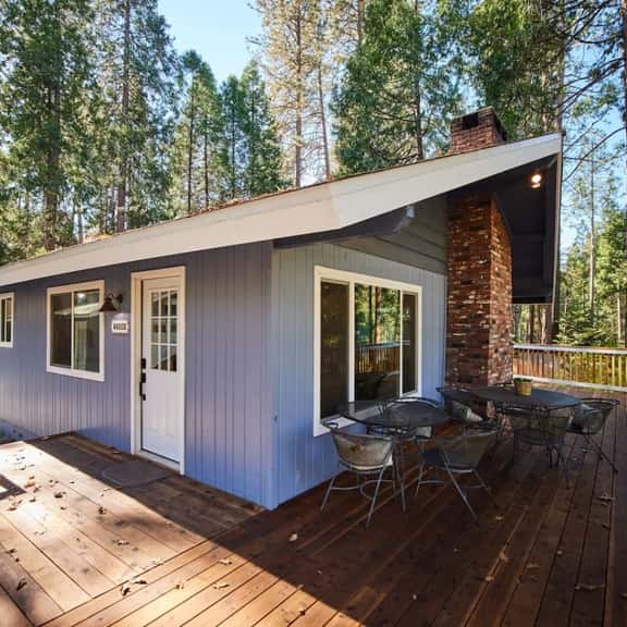 Lakeside Retreat at Cedar Valley, 11 minutes from South Entrance - Image 1