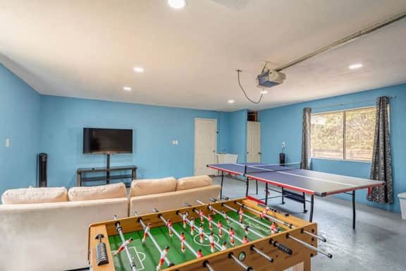 Royal Arches Cottages, Sleeps 26, Hot Tub, Game Rm - Image 5