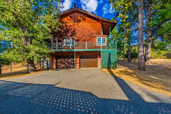 Victorian Villa by Bass Lake, 20 min to Yosemite - Image 3