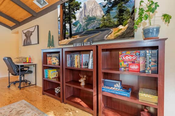 Yosemite Hills Cabin, Pool Table, Fitness, Views - Image 4