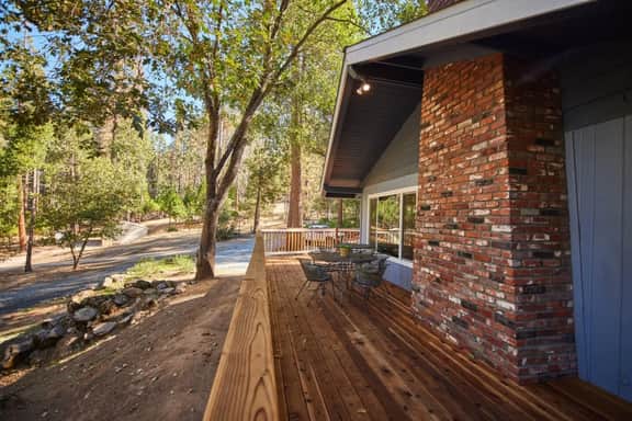 Lakeside Retreat at Cedar Valley, 11 minutes from South Entrance - Image 2