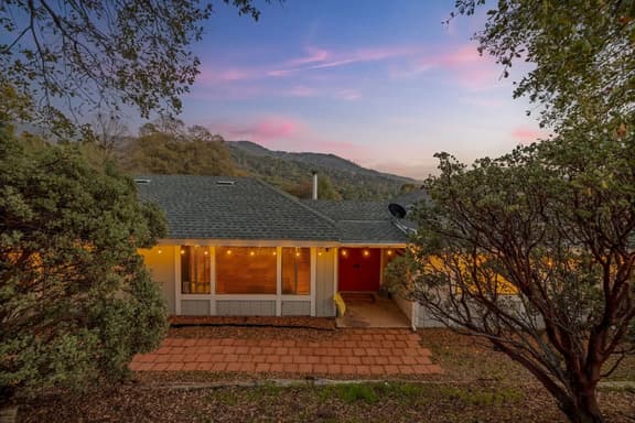 Cherry Cottage by Yosemite w/ Game Room & Hot Tub - Image 1