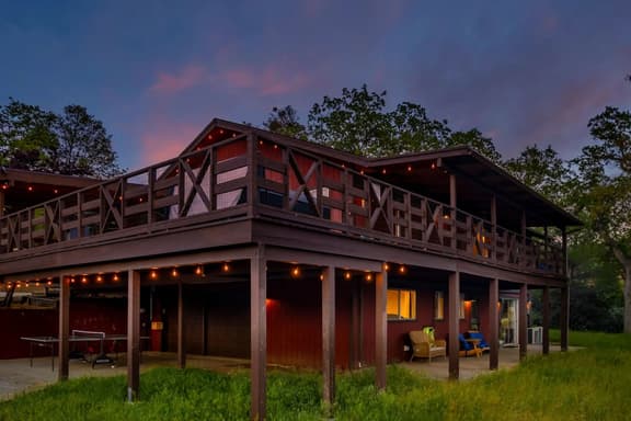 Sierra Forest Guesthouse, Lower level, Event Room - Image 1