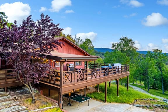 Sierra Forest Guesthouse, Upper level, Spa, Deck - Image 1