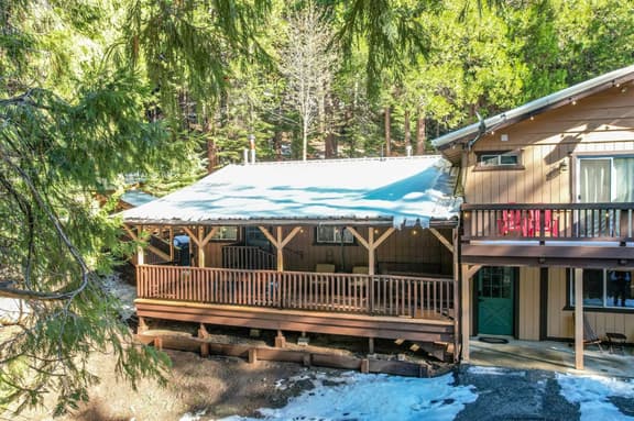 Sugar Pine Corlieu Falls Cabin, Yosemite 10 Min - Image 1