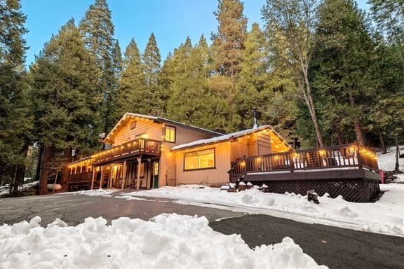 Sugar Pine Trailhead Lodge, 2 Cabins, 2 Hot Tubs - Image 1