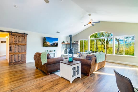 The Mystic Mountains Retreat, Hot Tub, Fenced yard - Image 1
