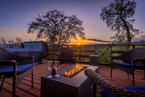 Yosemite Black Oak Villa with Hot tub, Game Room, EV, RV, Outdoor games - Image 1