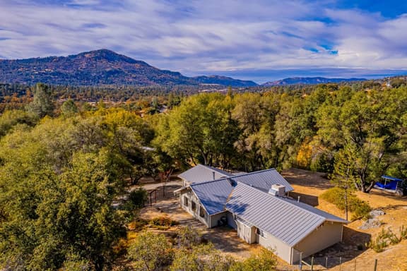 Yosemite Hills Cabin, Pool Table, Fitness, Views - Image 1